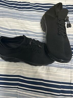 Men's Black Knit Slip-On Athletic Sneakers